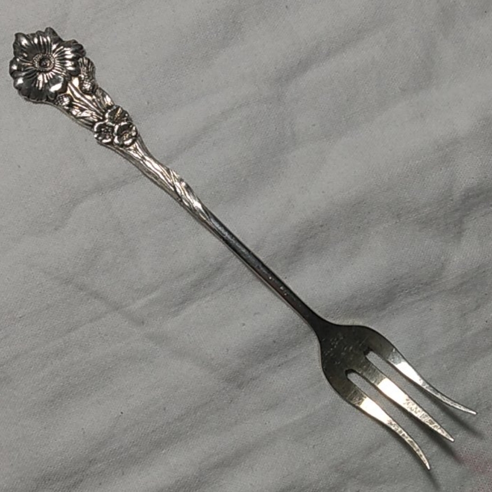 REED & BARTON STERLING SILVER OLIVE FORK HARLEQUIN